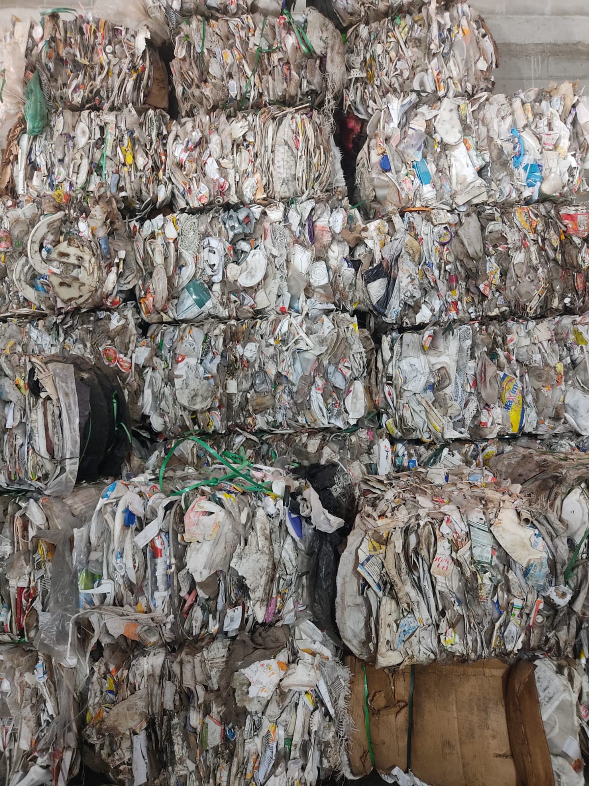 Estoque de matéria-prima reciclada